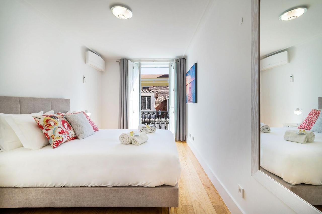Amazing 1Bdr Apartment In Chiado By Lovelystay リスボン エクステリア 写真