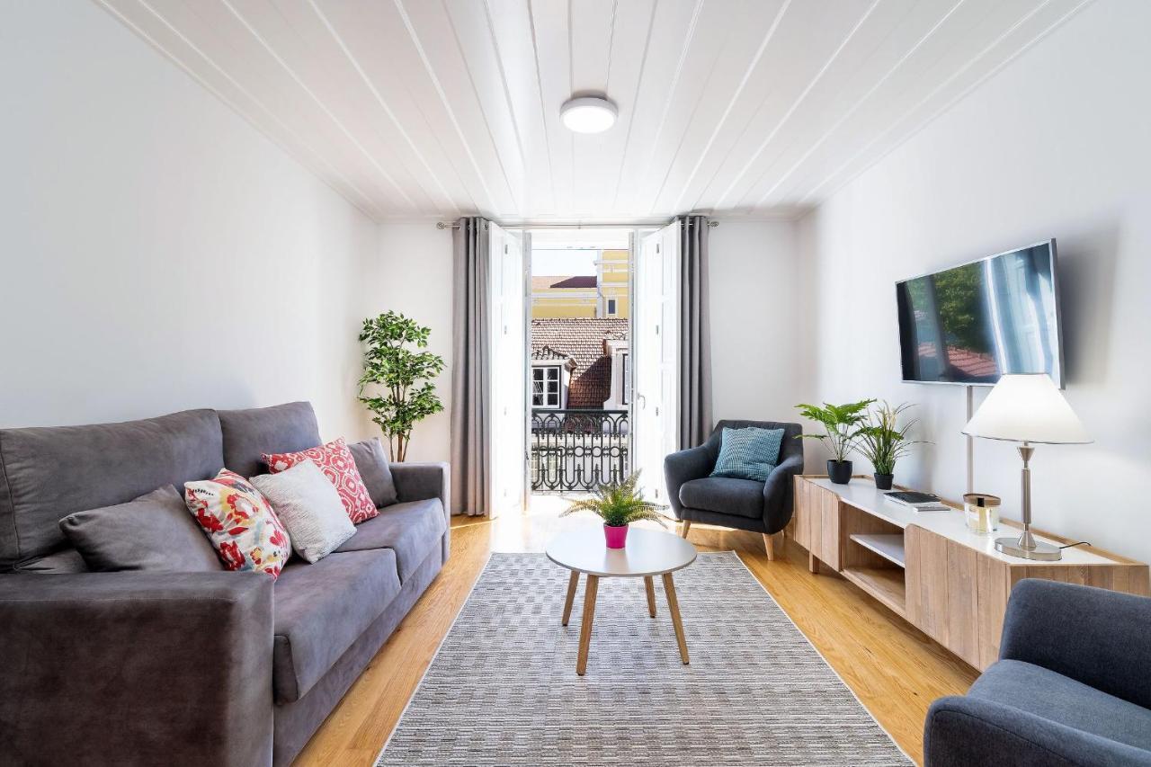 Amazing 1Bdr Apartment In Chiado By Lovelystay リスボン エクステリア 写真